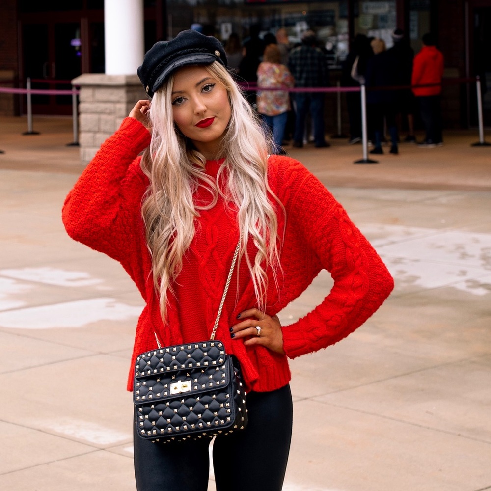 MEET YOUR POSHER - ALAINA